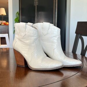 Chinese laundry, white snake skin cowboy boots with woodblock heel, 8.5
